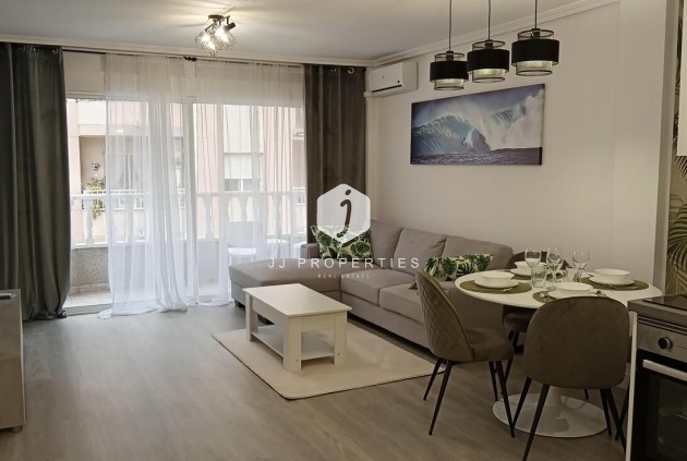 Tweedehands - Appartement / flat -
Torrevieja - CENTRE