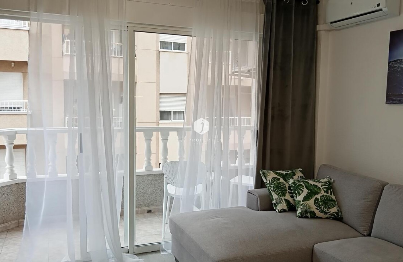 Tweedehands - Appartement / flat -
Torrevieja - CENTRE