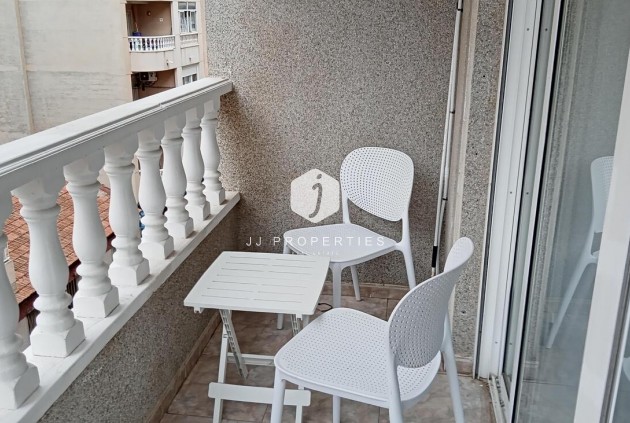 Tweedehands - Appartement / flat -
Torrevieja - CENTRE