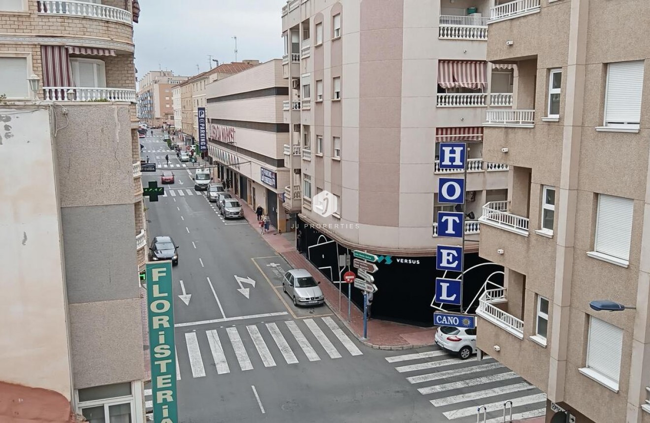 Tweedehands - Appartement / flat -
Torrevieja - CENTRE