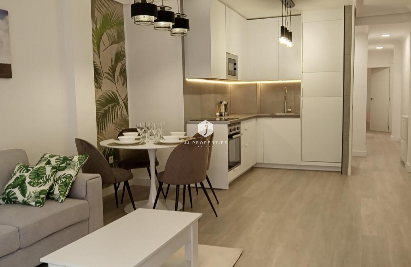 Tweedehands - Appartement / flat -
Torrevieja - CENTRE