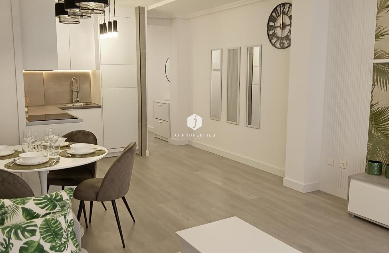 Tweedehands - Appartement / flat -
Torrevieja - CENTRE