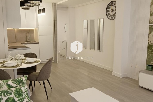 Tweedehands - Appartement / flat -
Torrevieja - CENTRE