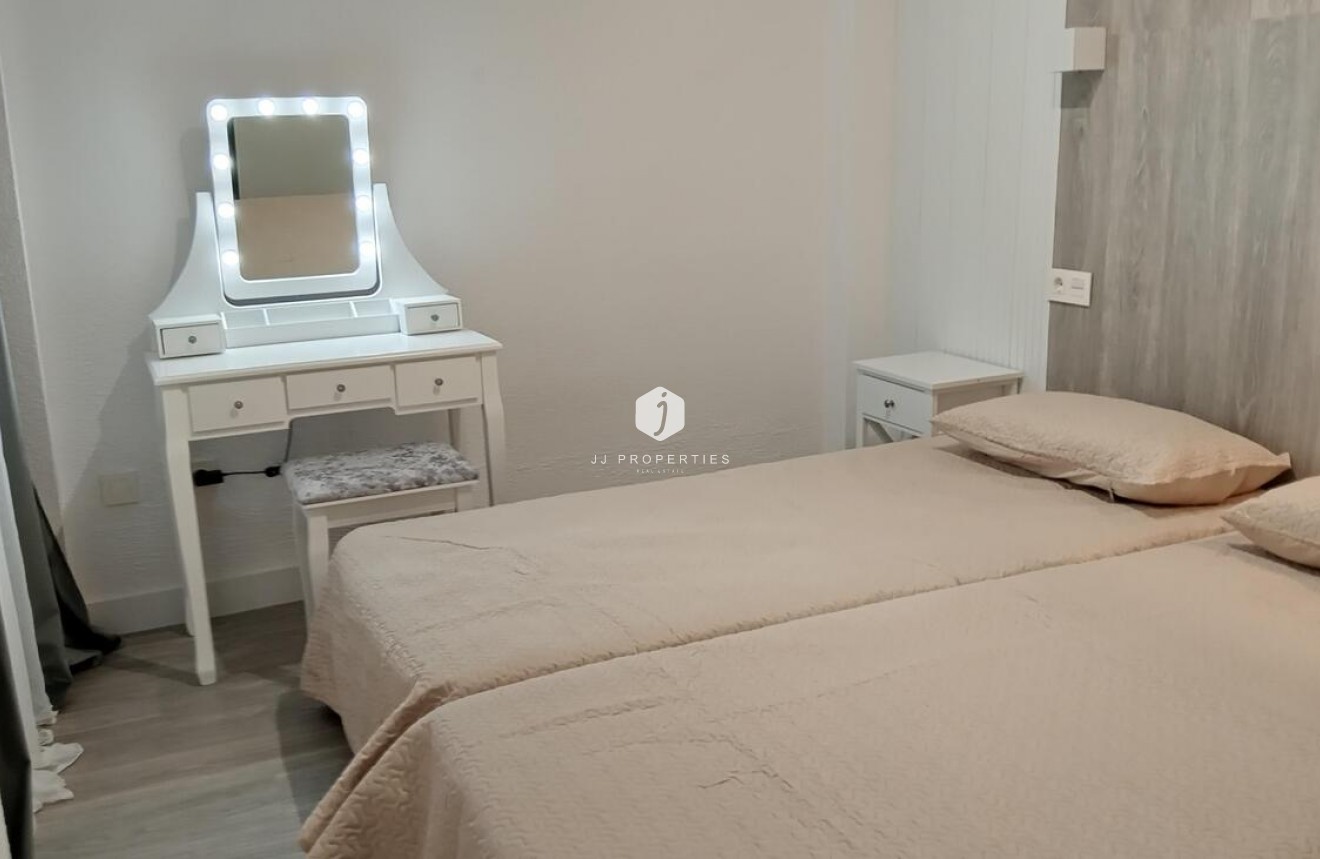 Tweedehands - Appartement / flat -
Torrevieja - CENTRE