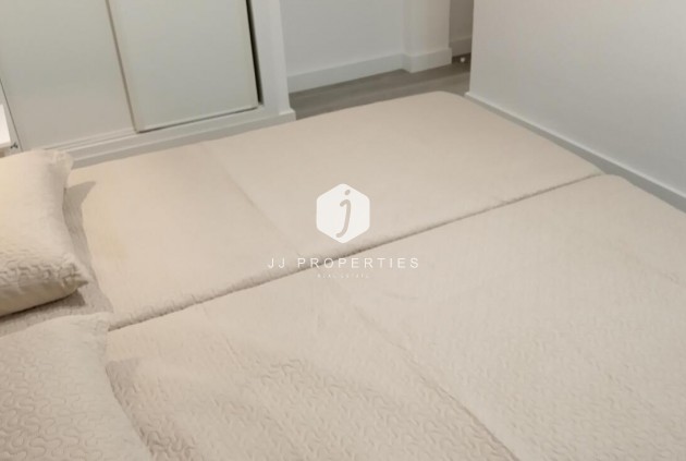 Tweedehands - Appartement / flat -
Torrevieja - CENTRE