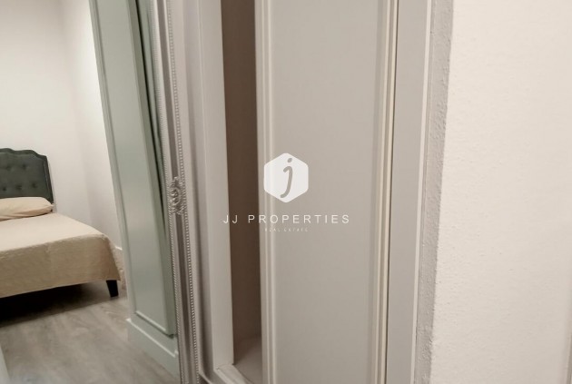 Tweedehands - Appartement / flat -
Torrevieja - CENTRE