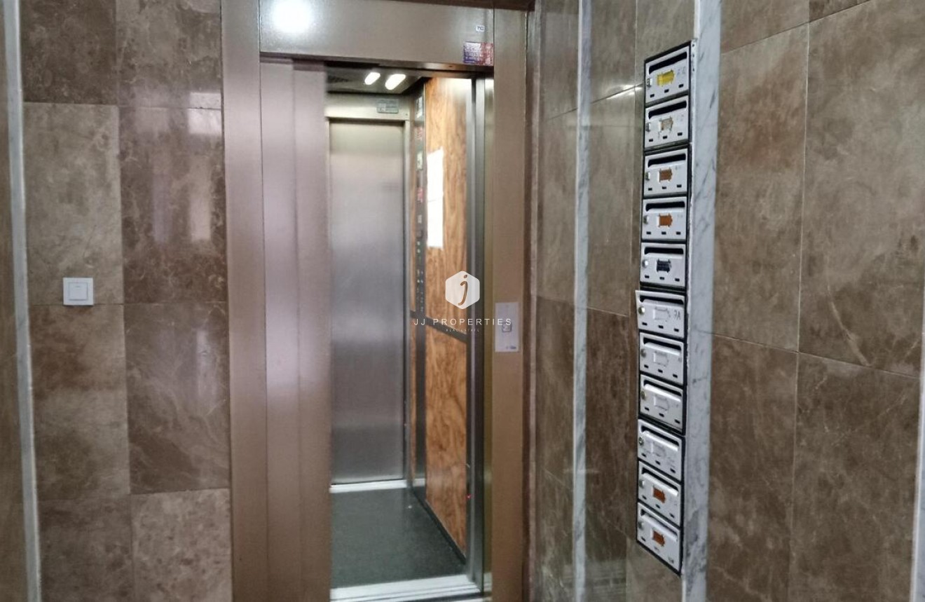 Tweedehands - Appartement / flat -
Torrevieja - CENTRE