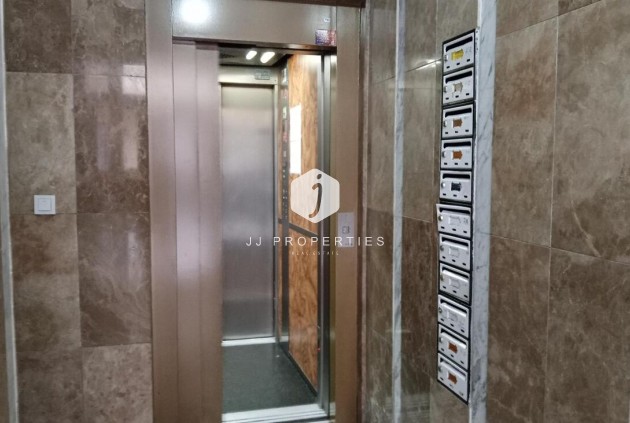 Tweedehands - Appartement / flat -
Torrevieja - CENTRE