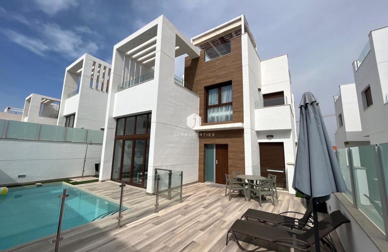 Tweedehands - Villa -
Los Balcones - Costa Blanca