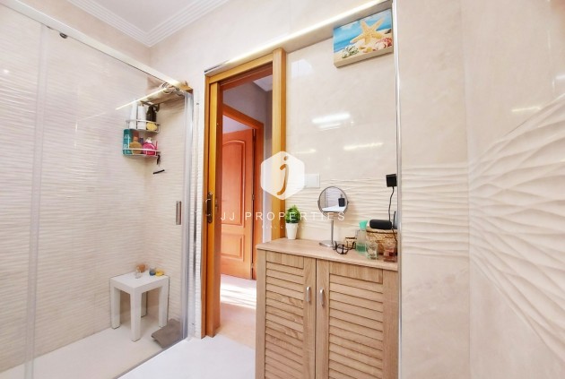 Z drugiej ręki - Szalet -
Torrevieja