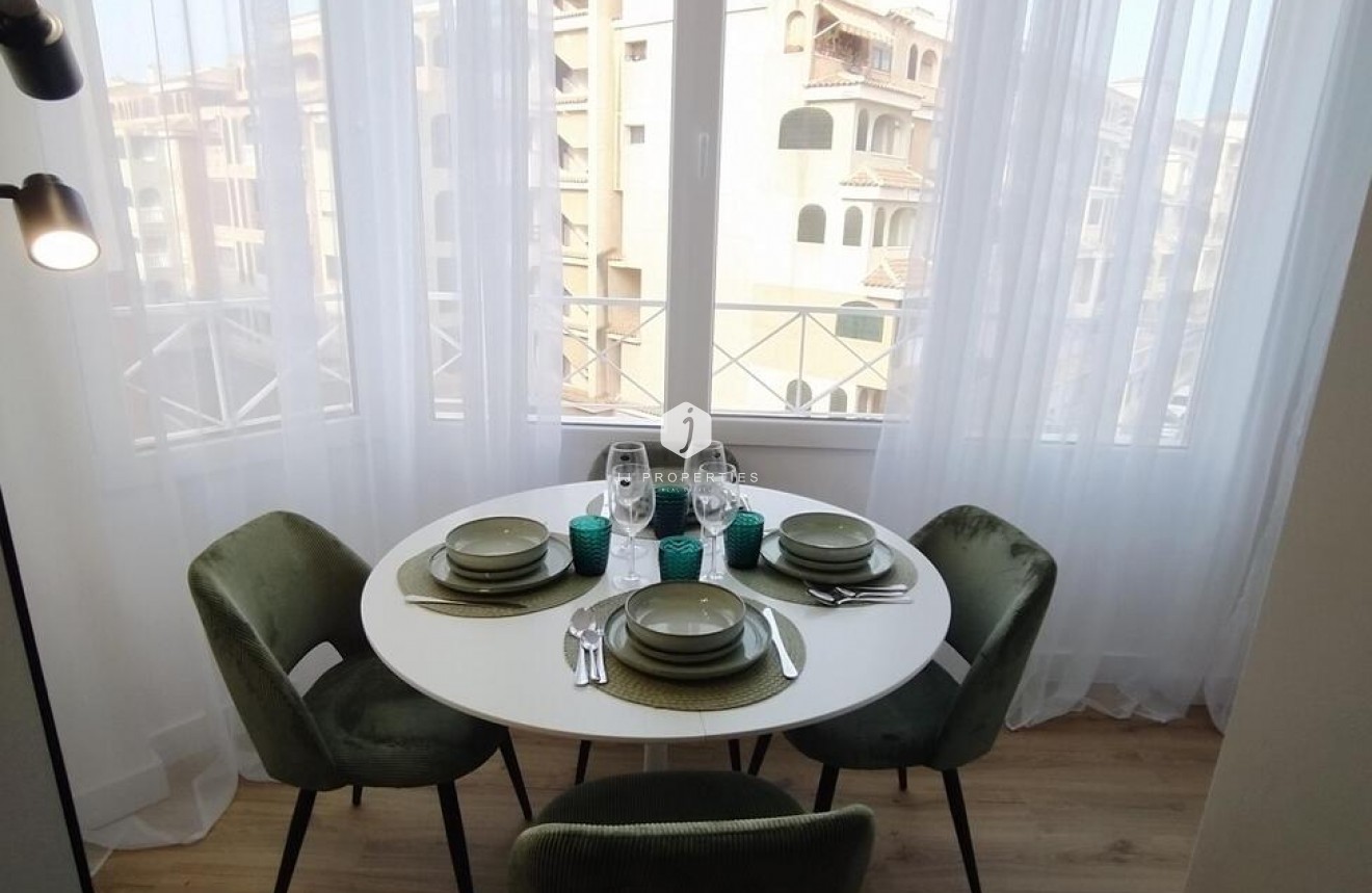 Segunda mano - Apartamento / piso -
Torrevieja - PARQUE DE LAS NACIONES