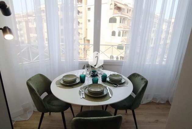 Segunda mano - Apartamento / piso -
Torrevieja - PARQUE DE LAS NACIONES