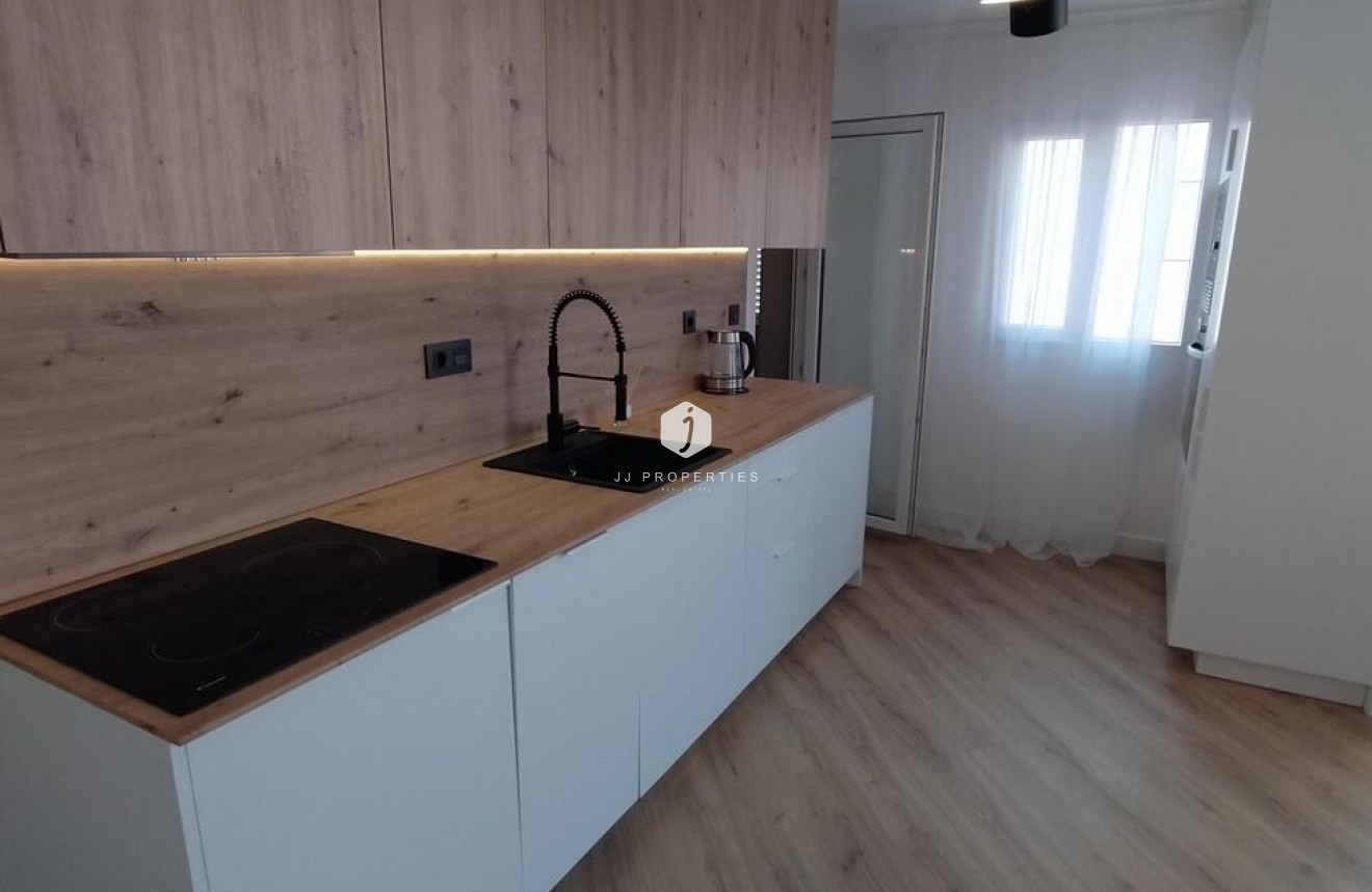 Segunda mano - Apartamento / piso -
Torrevieja - PARQUE DE LAS NACIONES