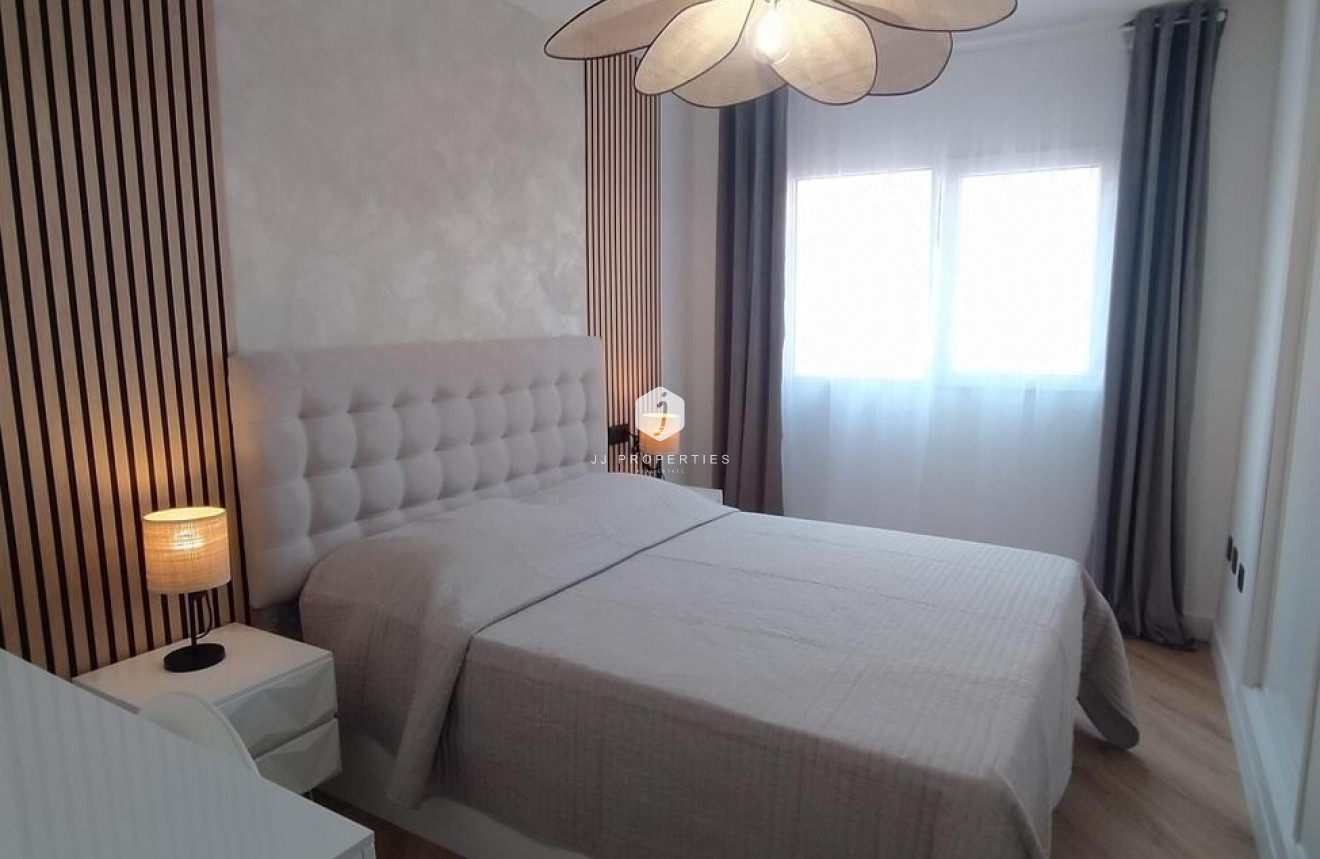 Segunda mano - Apartamento / piso -
Torrevieja - PARQUE DE LAS NACIONES