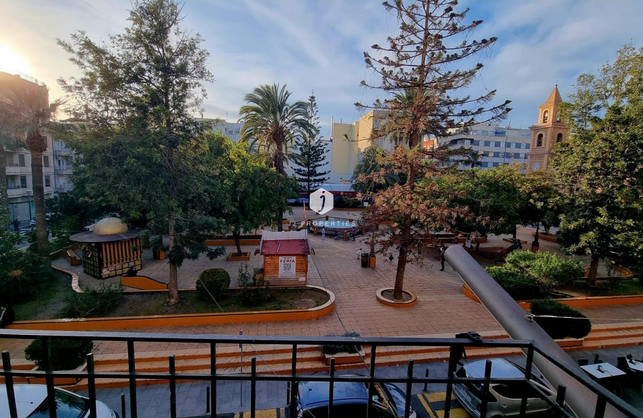 Z drugiej ręki - Mieszkanie w bloku -
Torrevieja