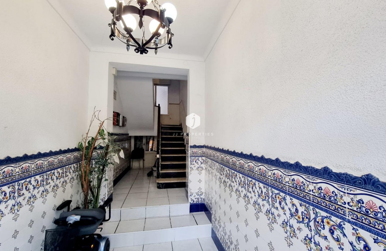 Z drugiej ręki - Mieszkanie w bloku -
Torrevieja