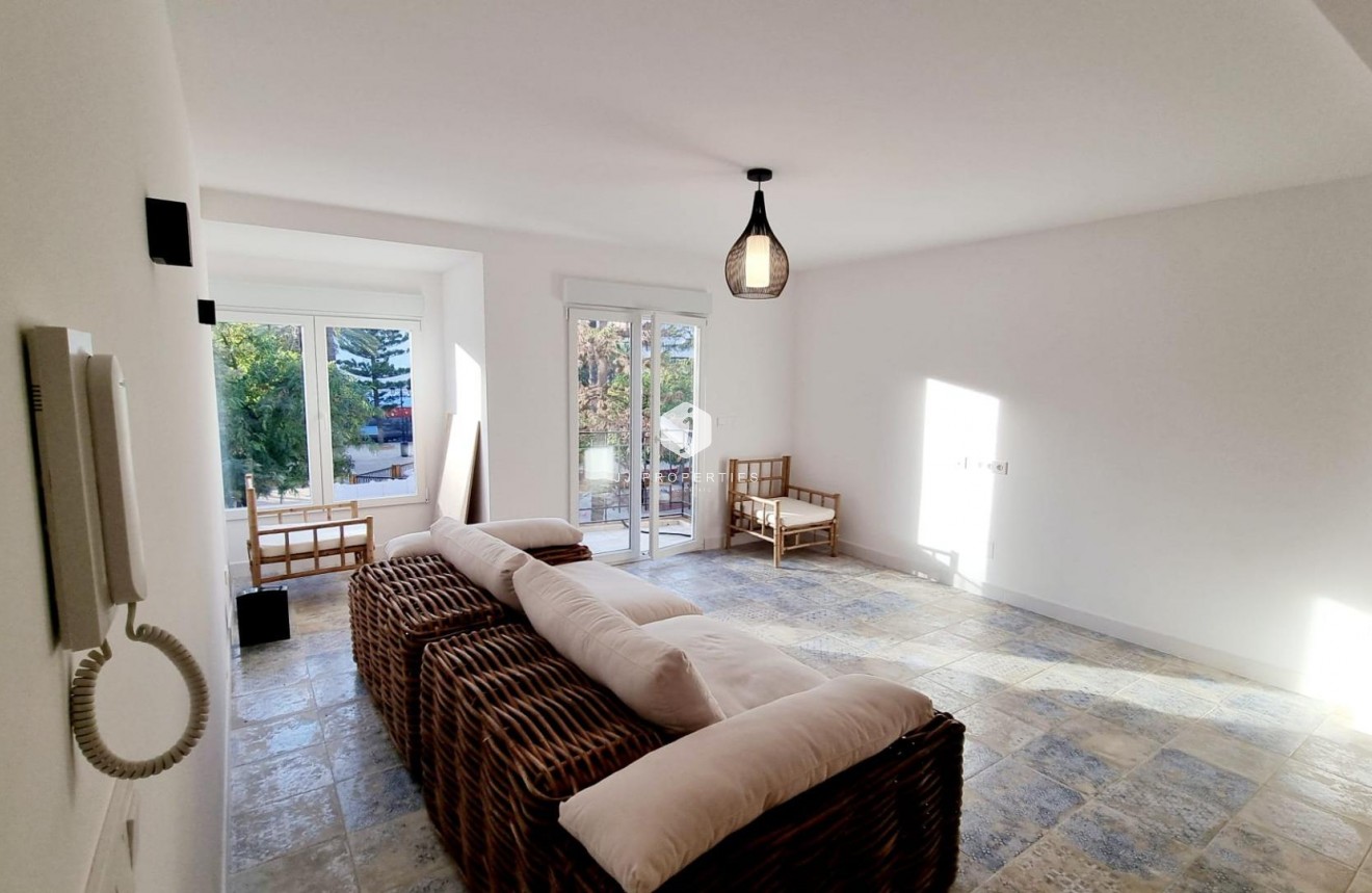 Z drugiej ręki - Mieszkanie w bloku -
Torrevieja