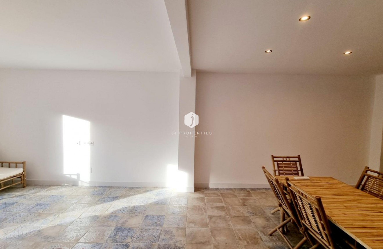 Z drugiej ręki - Mieszkanie w bloku -
Torrevieja