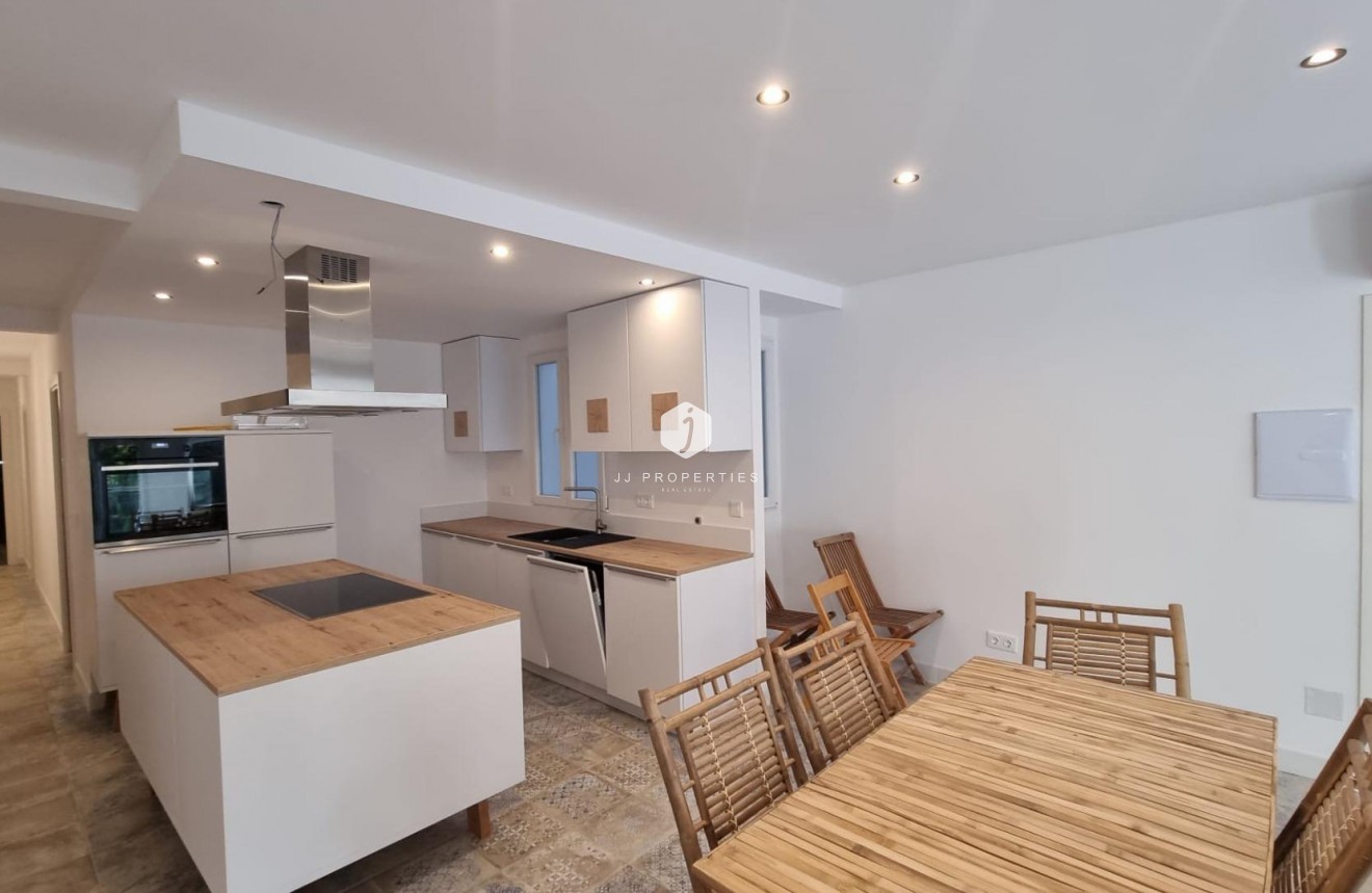 Z drugiej ręki - Mieszkanie w bloku -
Torrevieja