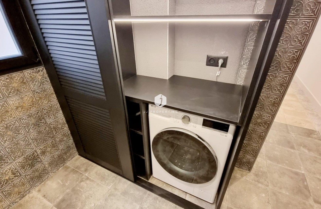 Z drugiej ręki - Mieszkanie w bloku -
Torrevieja