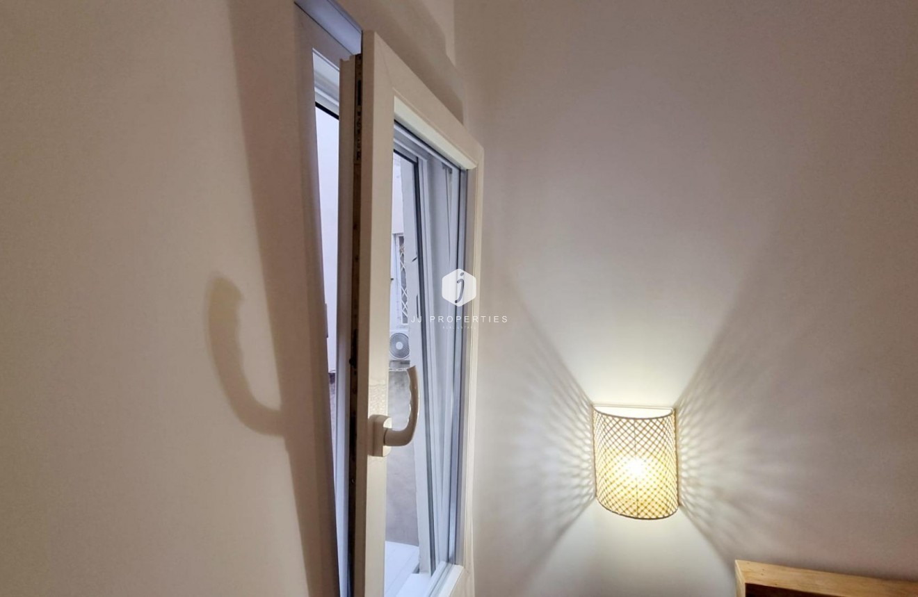 Z drugiej ręki - Mieszkanie w bloku -
Torrevieja