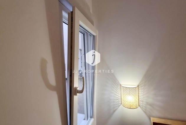 Z drugiej ręki - Mieszkanie w bloku -
Torrevieja