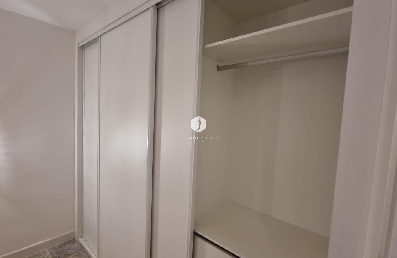 Z drugiej ręki - Mieszkanie w bloku -
Torrevieja