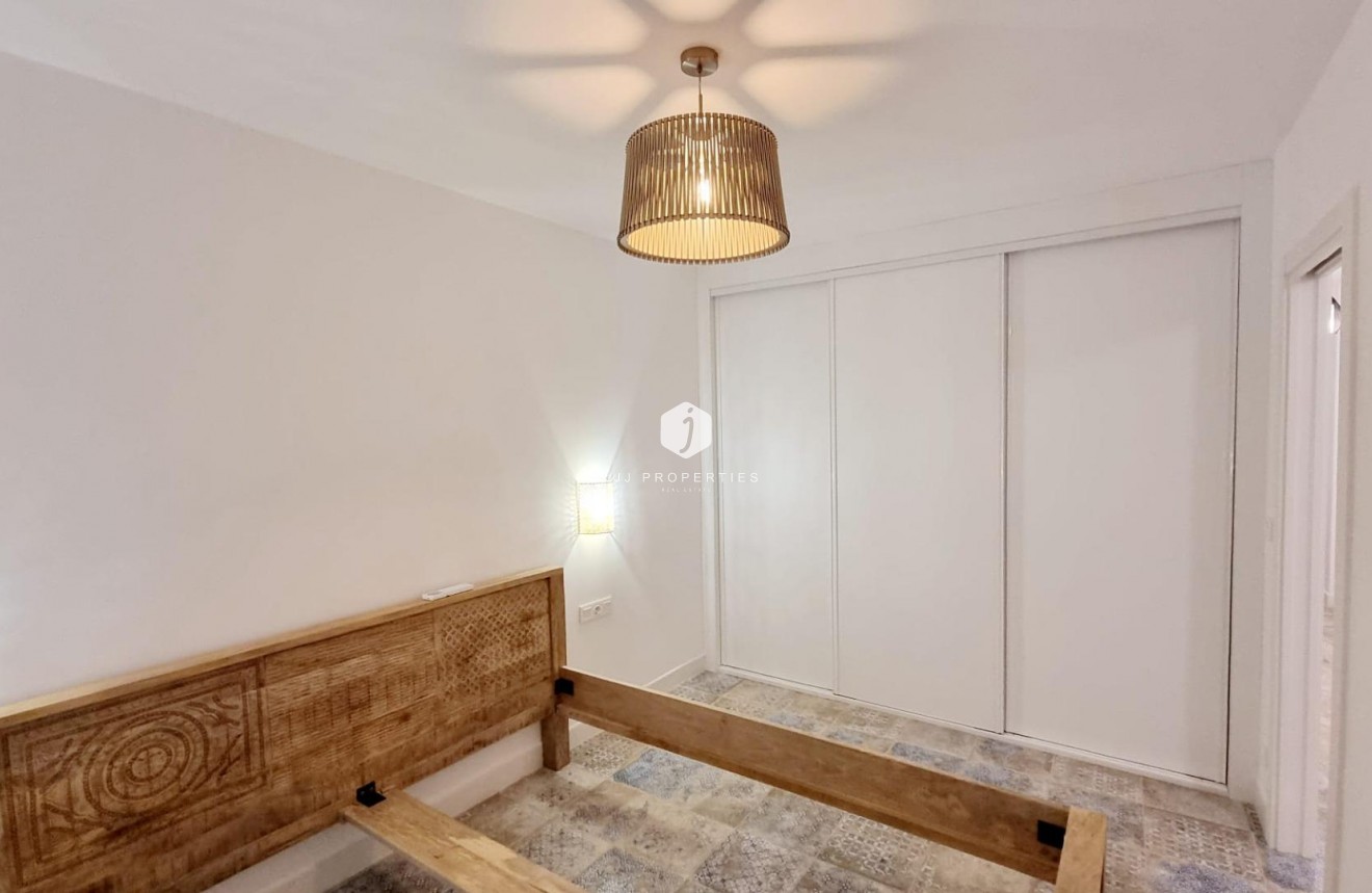 Z drugiej ręki - Mieszkanie w bloku -
Torrevieja