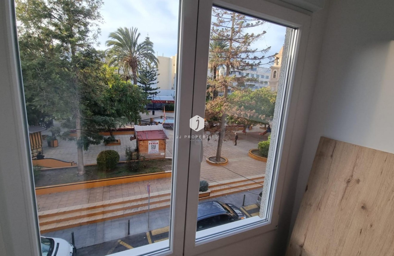 Z drugiej ręki - Mieszkanie w bloku -
Torrevieja