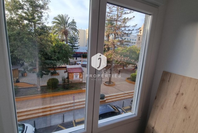 Z drugiej ręki - Mieszkanie w bloku -
Torrevieja