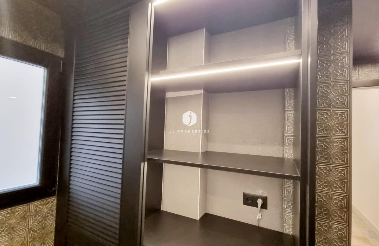 Z drugiej ręki - Mieszkanie w bloku -
Torrevieja