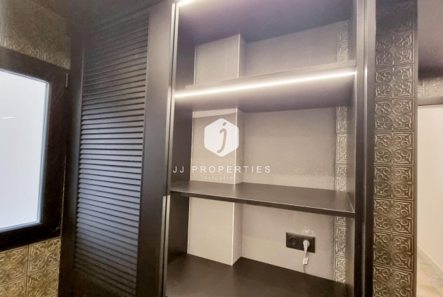 Z drugiej ręki - Mieszkanie w bloku -
Torrevieja