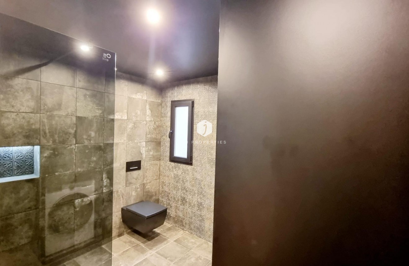 Z drugiej ręki - Mieszkanie w bloku -
Torrevieja