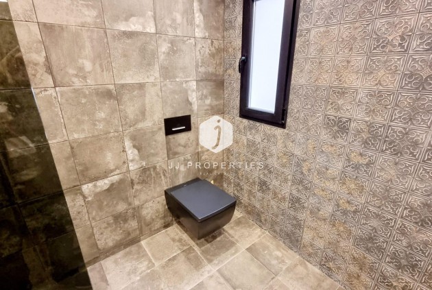 Z drugiej ręki - Mieszkanie w bloku -
Torrevieja