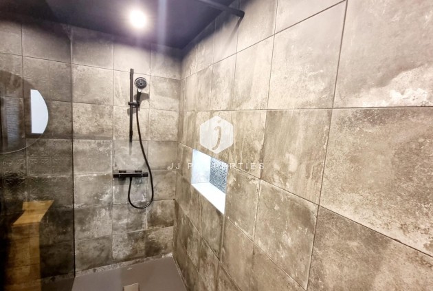 Z drugiej ręki - Mieszkanie w bloku -
Torrevieja