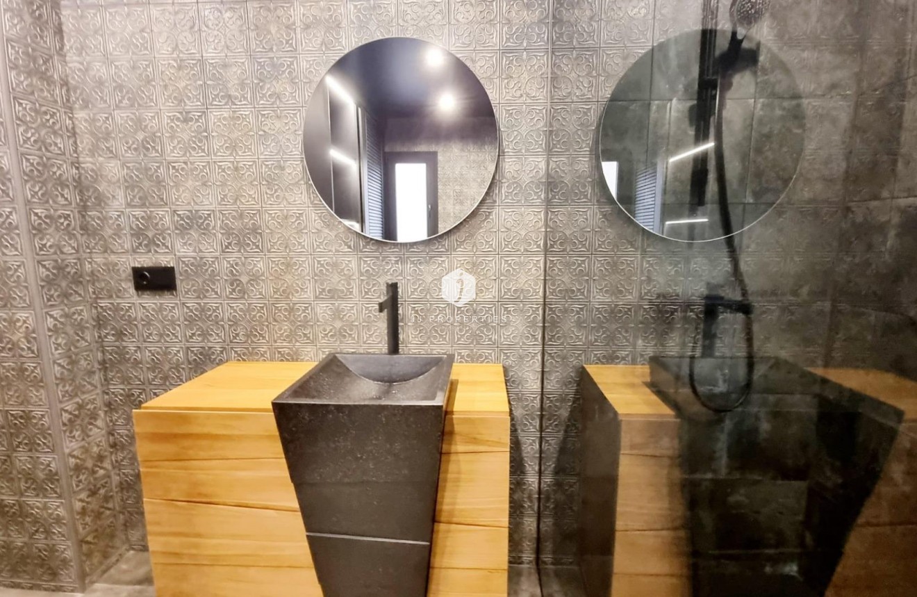 Z drugiej ręki - Mieszkanie w bloku -
Torrevieja