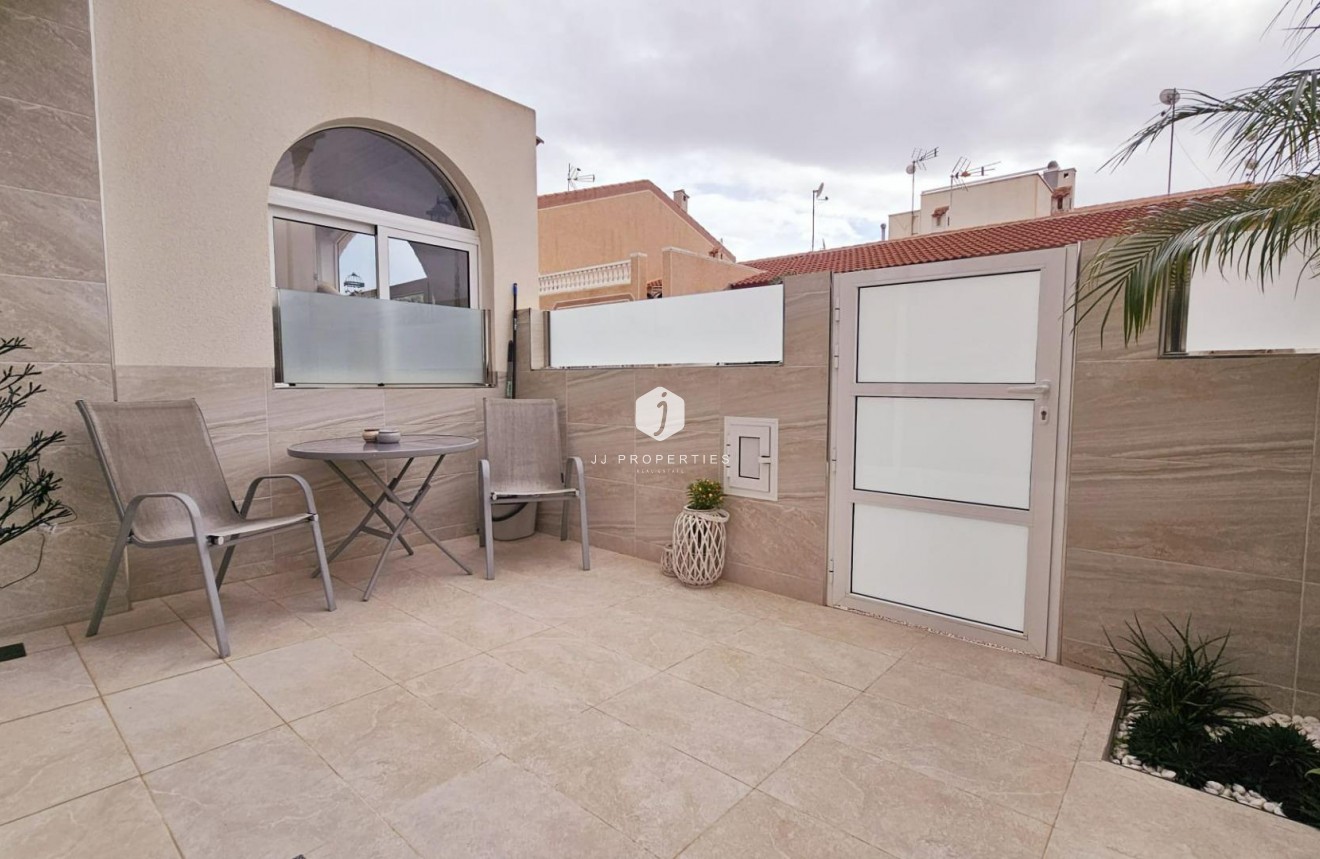 Tweedehands - duplex -
Torrevieja - La siesta