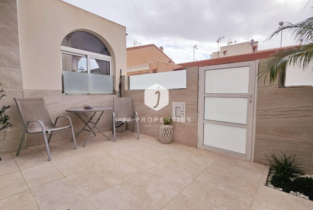 Tweedehands - duplex -
Torrevieja - La siesta