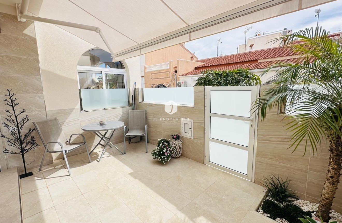 Tweedehands - duplex -
Torrevieja - La siesta