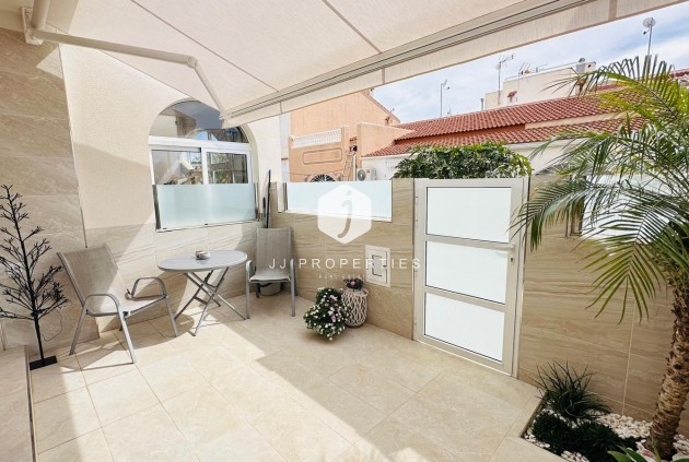 Tweedehands - duplex -
Torrevieja - La siesta