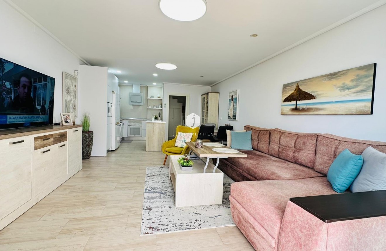 Tweedehands - duplex -
Torrevieja - La siesta