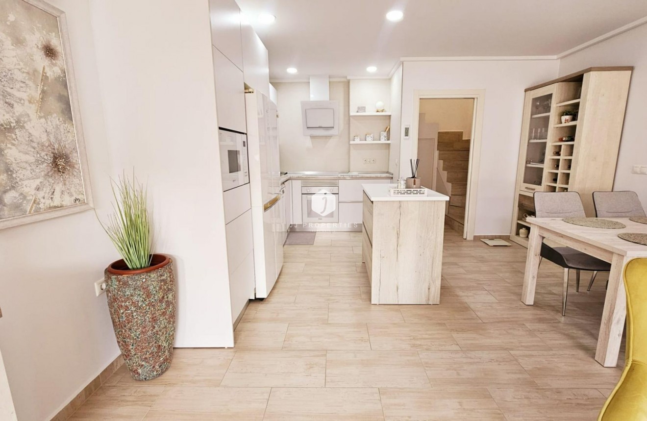 Tweedehands - duplex -
Torrevieja - La siesta