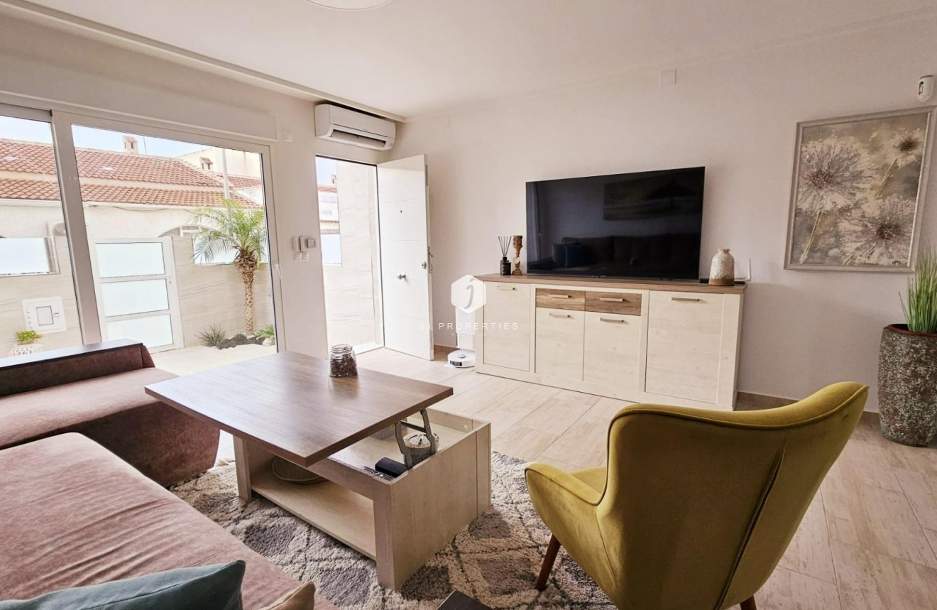 Tweedehands - duplex -
Torrevieja - La siesta