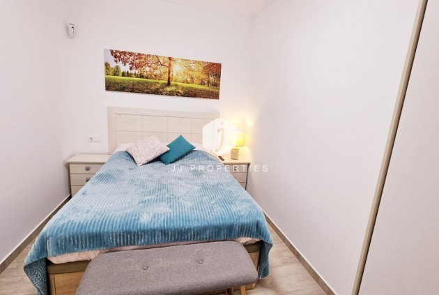 Tweedehands - duplex -
Torrevieja - La siesta