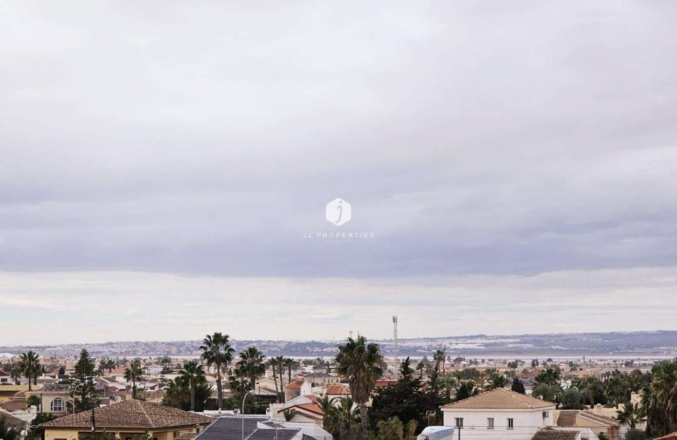 Tweedehands - duplex -
Torrevieja - La siesta