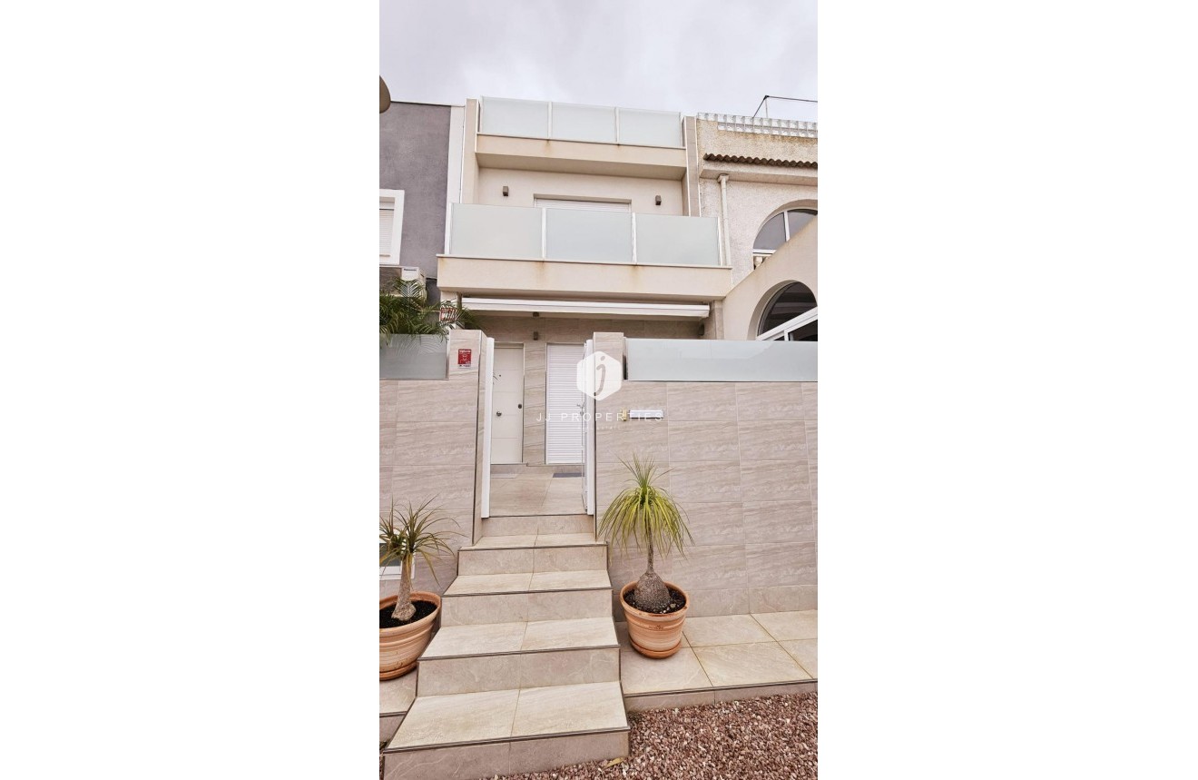 Tweedehands - duplex -
Torrevieja - La siesta
