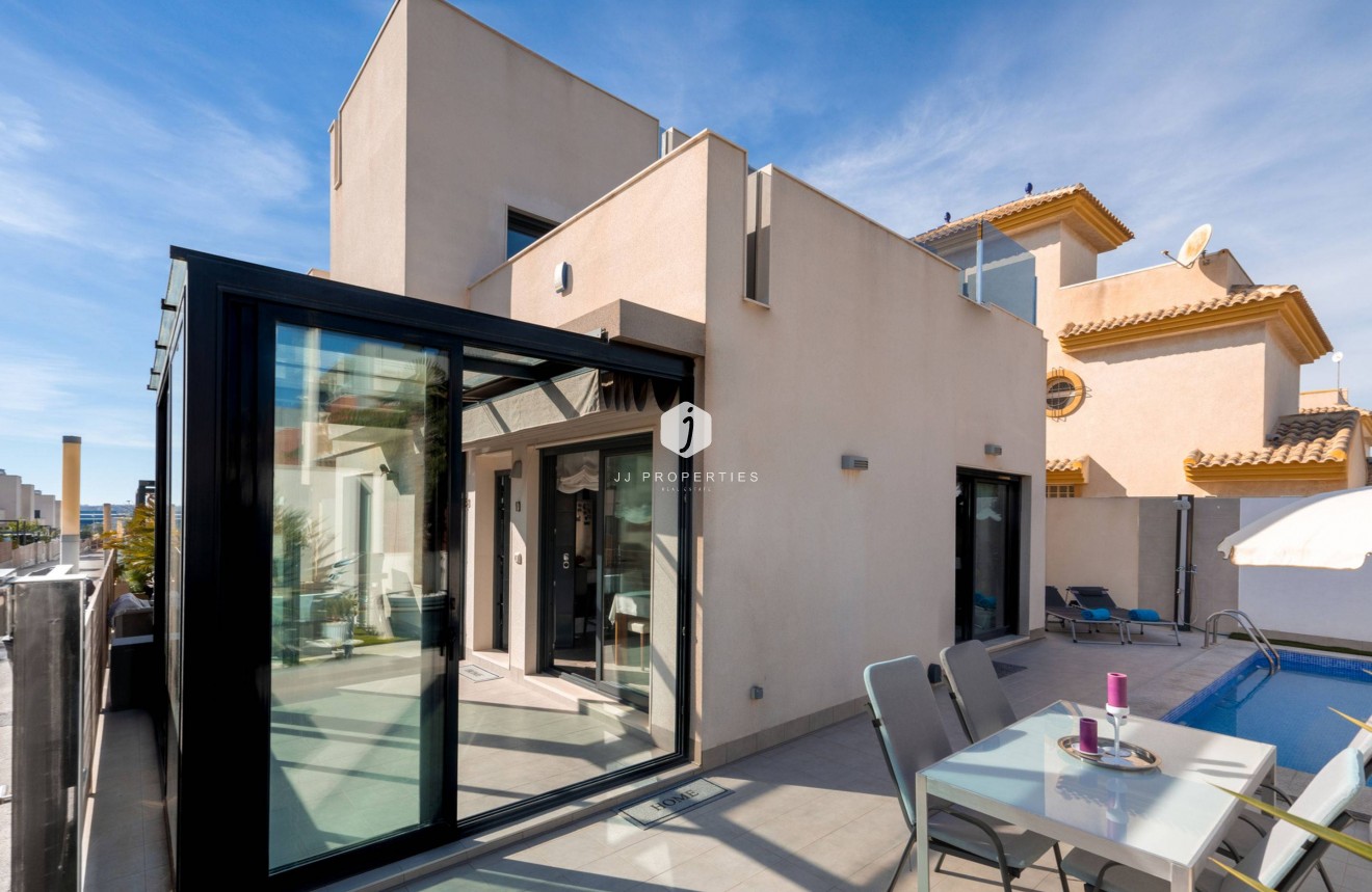 Tweedehands - Villa -
Torrevieja - Aguas Nuevas 2