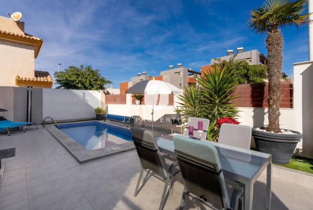 Tweedehands - Villa -
Torrevieja - Aguas Nuevas 2