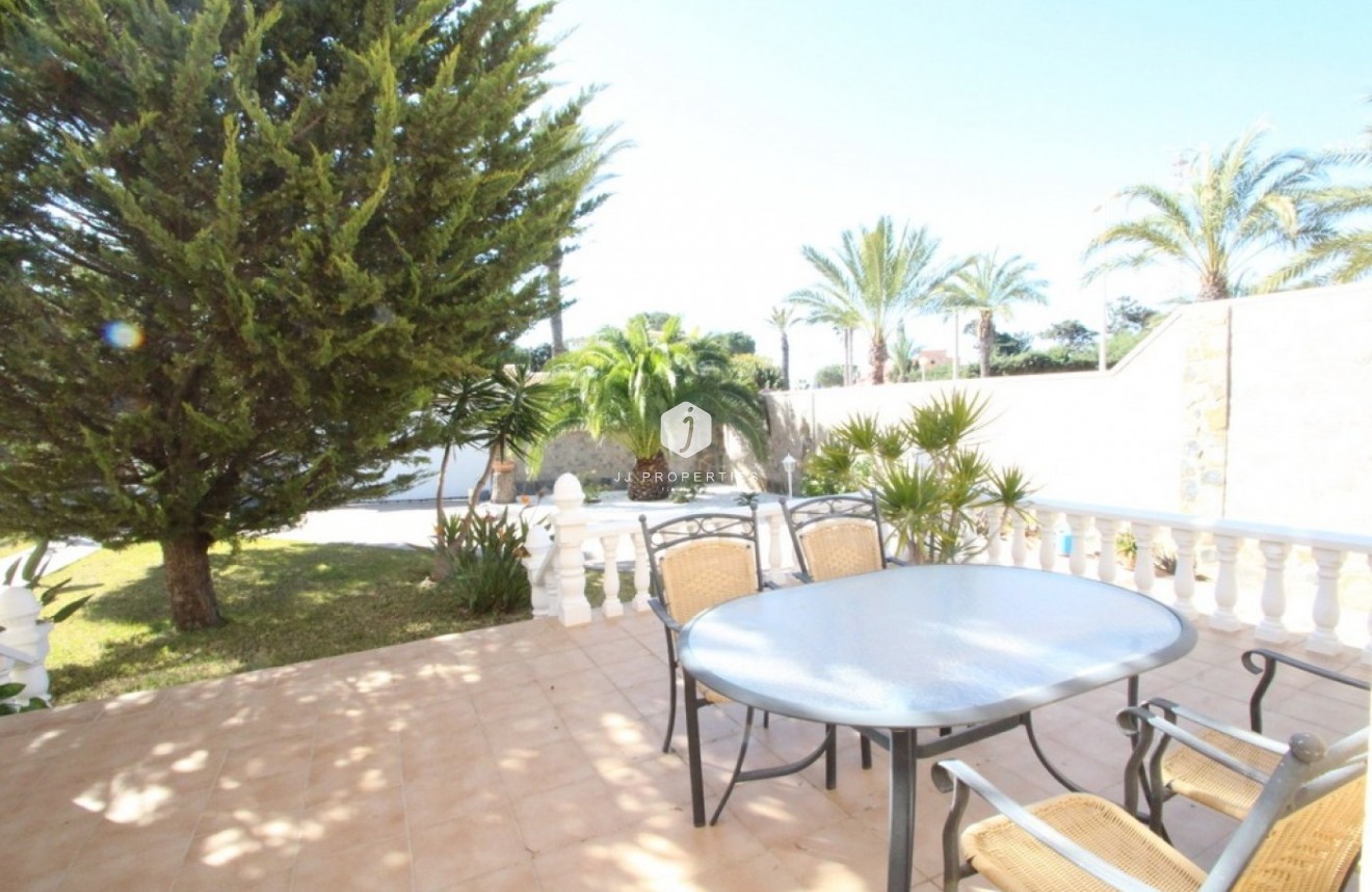 Tweedehands - Villa -
Orihuela Costa - Costa Blanca