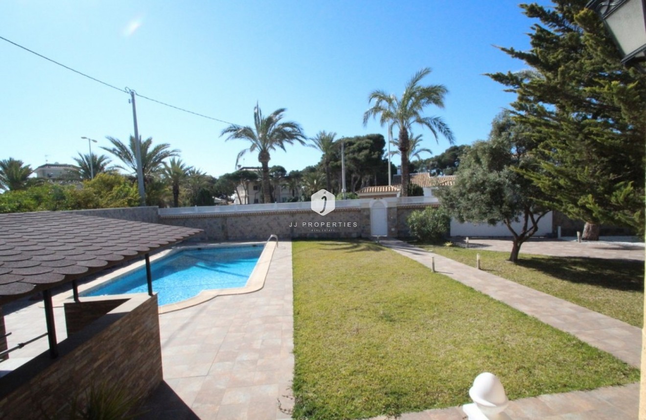 Tweedehands - Villa -
Orihuela Costa - Costa Blanca